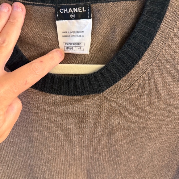 EXCELLENT Chanel Turn lock Sweater Dress - Picture 3 of 9